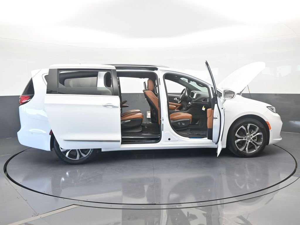 Used 2024 Chrysler Pacifica Pinnacle image 87