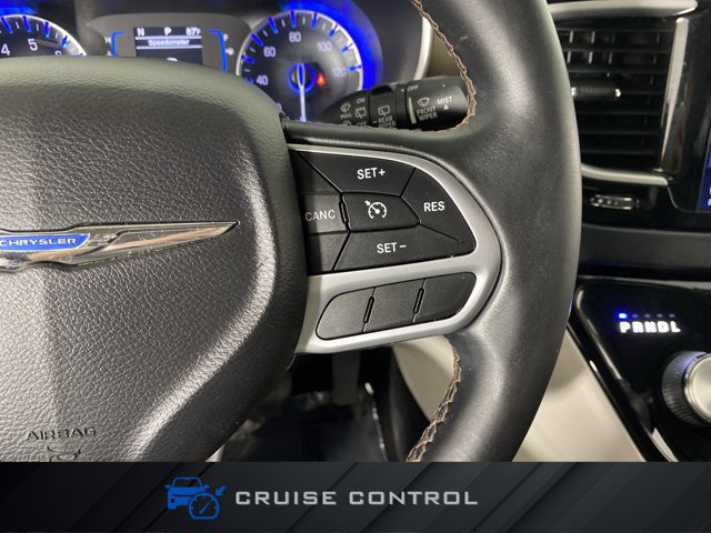 Used 2017 Chrysler Pacifica Touring-L w/ Tire & Wheel Group FWD image 23