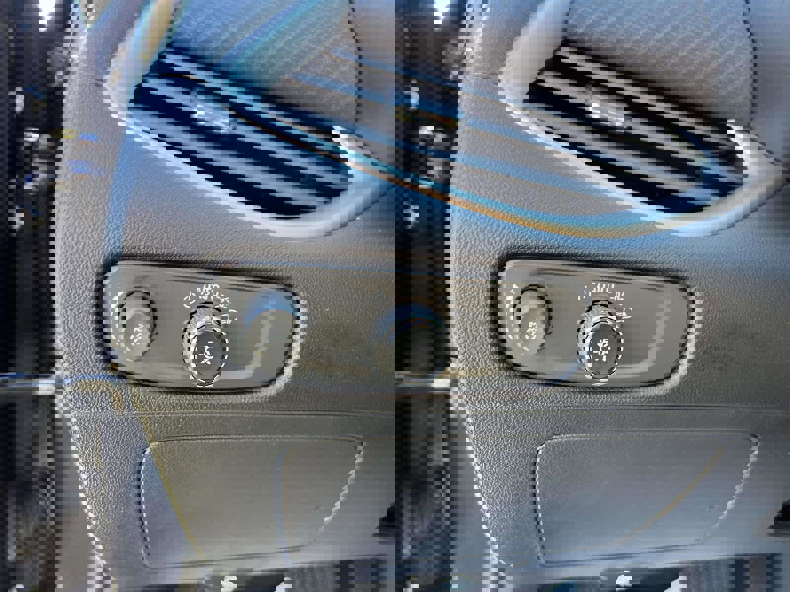 Used 2022 Chevrolet Malibu LT image 19