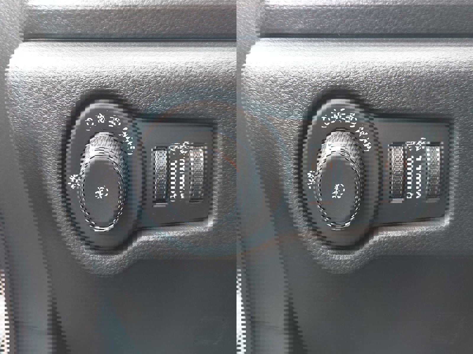 New 2026 Chrysler Pacifica Select image 28