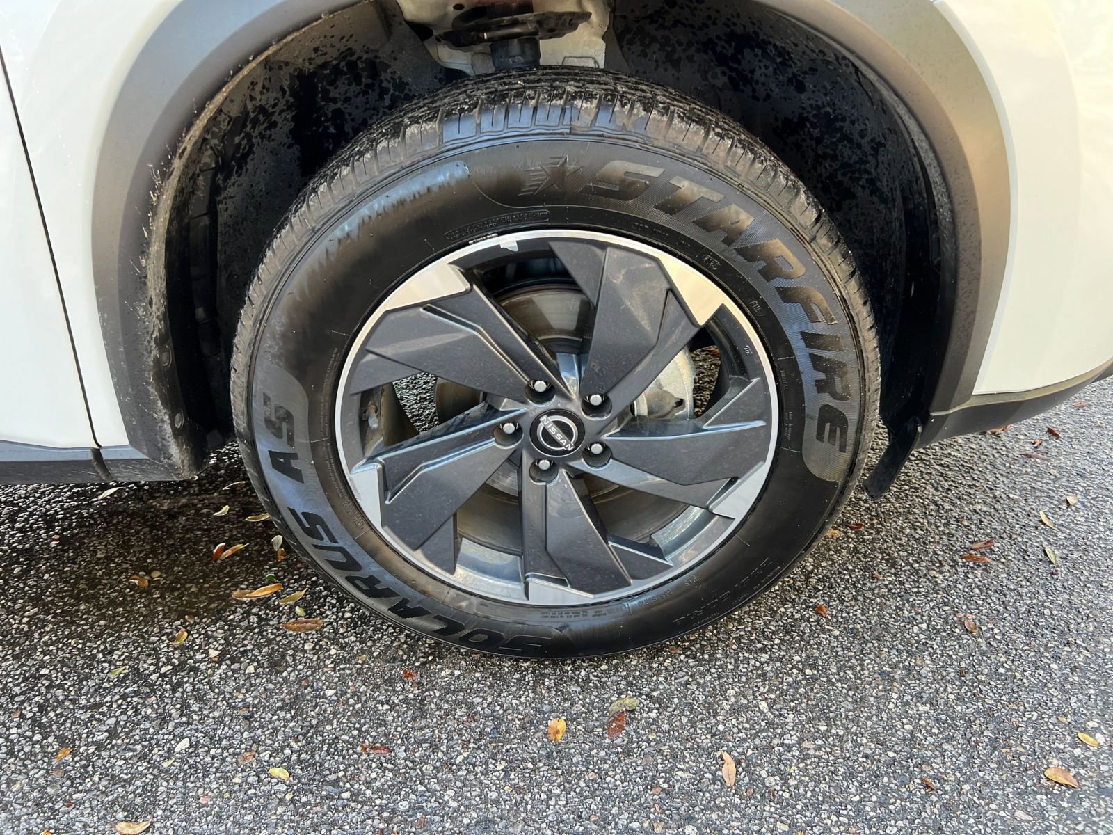 Used 2025 Nissan Rogue SV FWD image 27