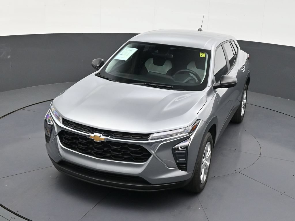 Used 2025 Chevrolet Trax LS FWD image 19
