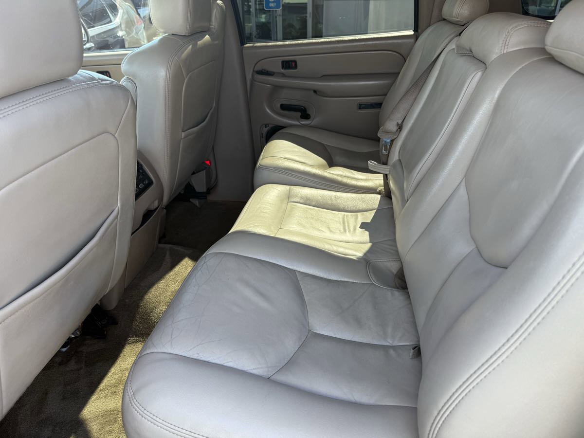Used 2006 Chevrolet Suburban 2500 LT w/ Preferred Equipment Group image 13