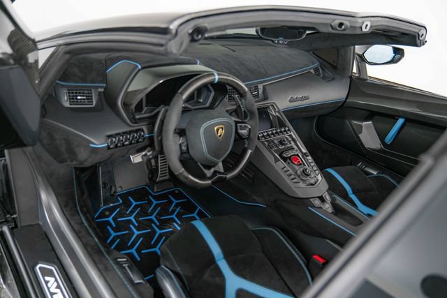 Used 2020 Lamborghini Aventador SVJ AWD/4WD image 16