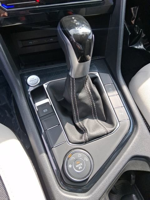 Used 2025 Volkswagen Taos SE image 25