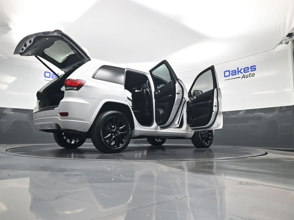 Used 2018 Jeep Grand Cherokee Altitude image 60