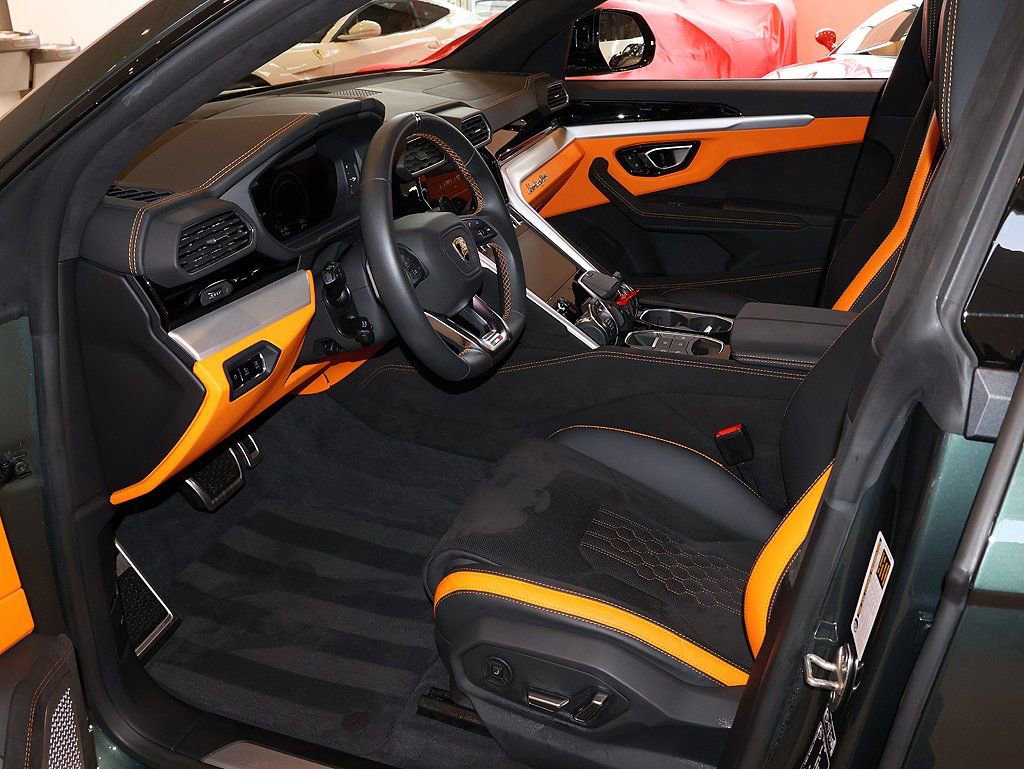 Used 2023 Lamborghini Urus S image 4