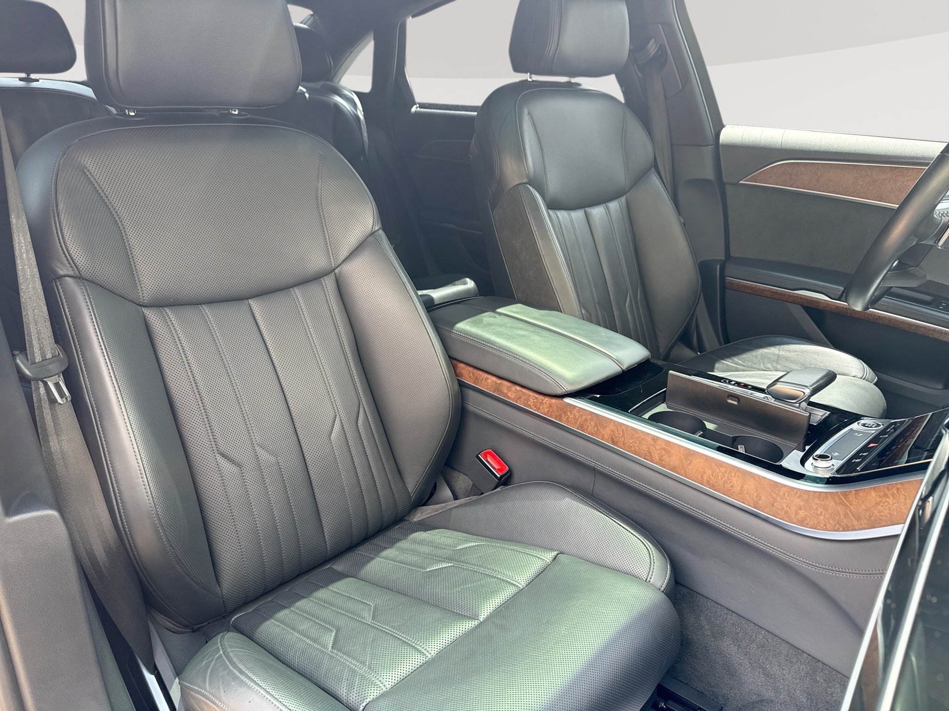 Used 2021 Audi A8 L 4.0T w/ Executive Plus Package AWD/4WD image 28