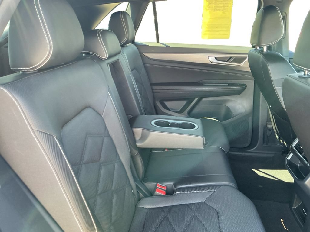 Used 2025 Volkswagen Atlas Cross Sport SE AWD/4WD image 21