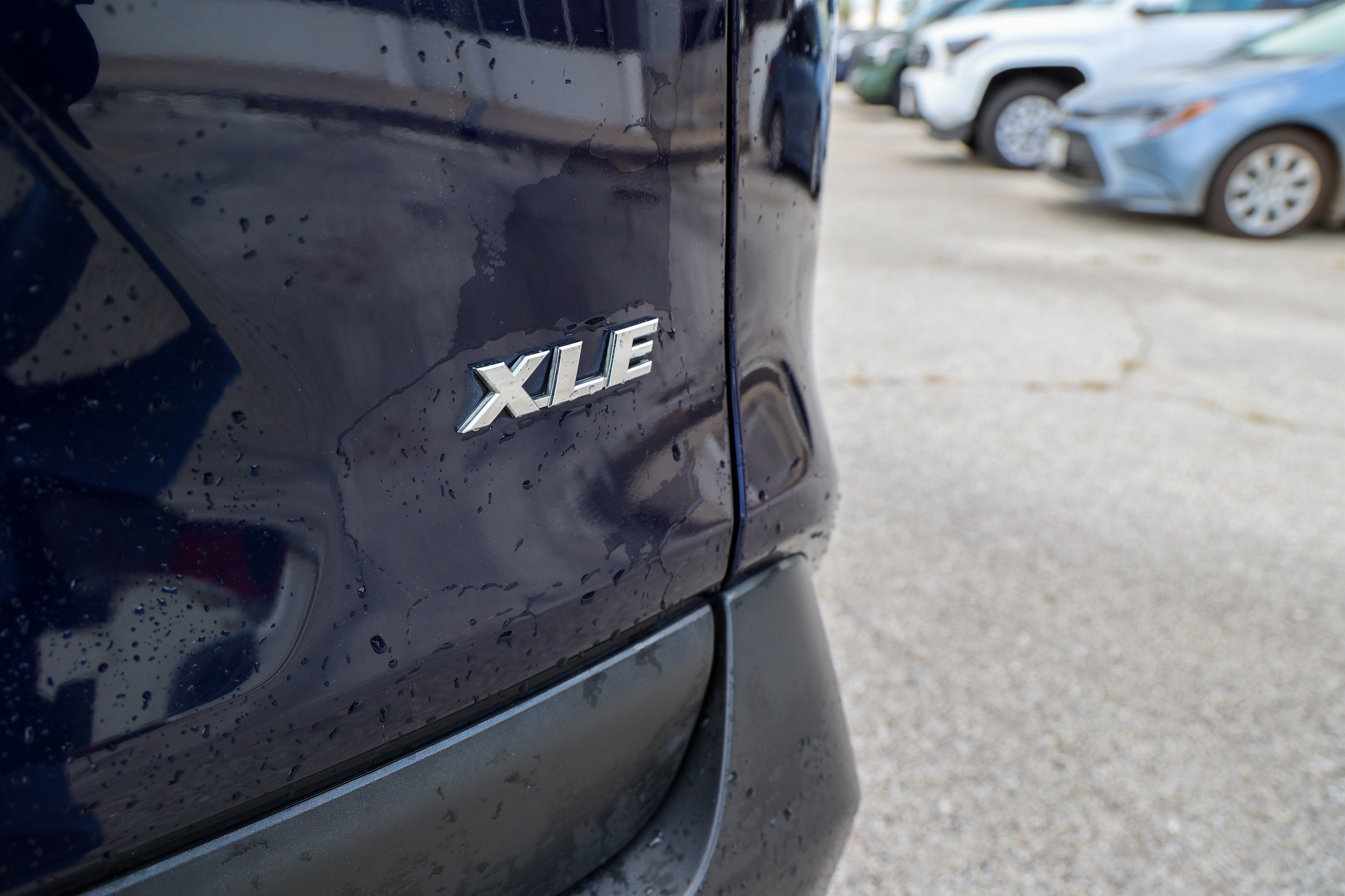 Used 2020 Toyota RAV4 XLE Premium FWD image 13
