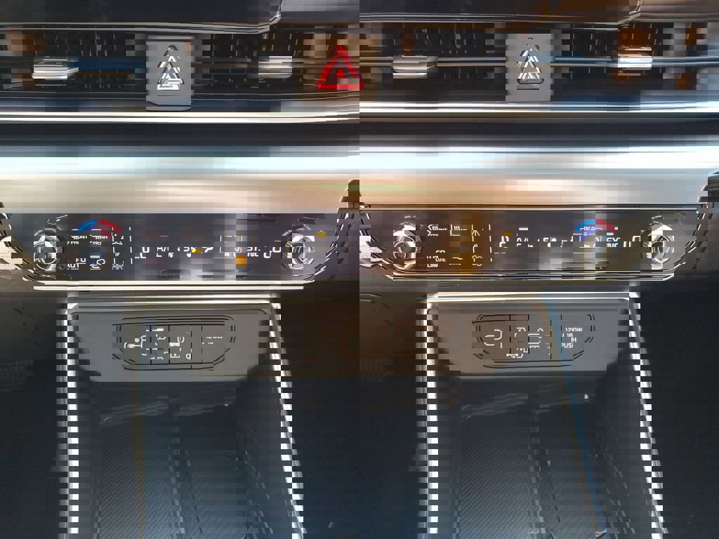 New 2026 Kia Carnival SX w/ SX Dark Edition Package FWD image 35