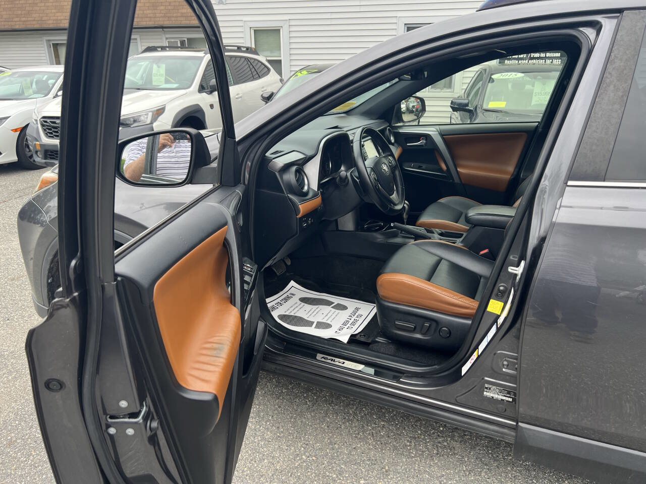 Used 2017 Toyota RAV4 SE image 26