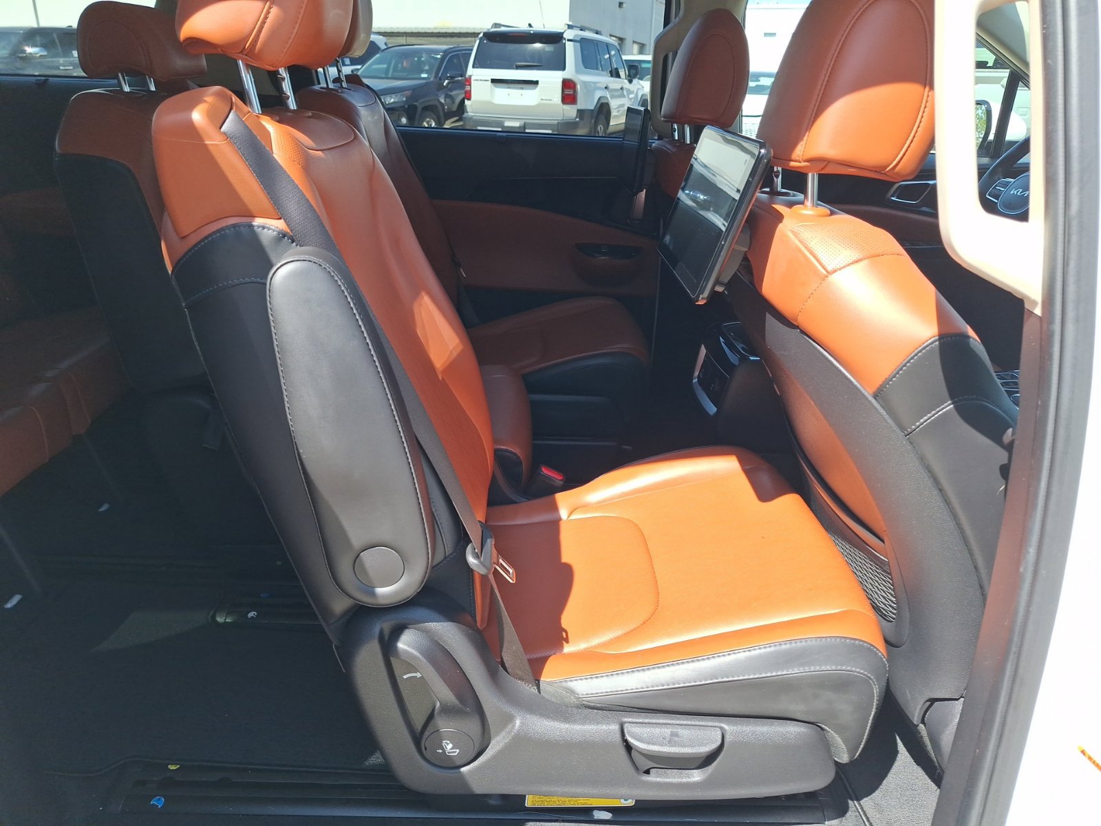 Used 2022 Kia Carnival SX FWD image 27