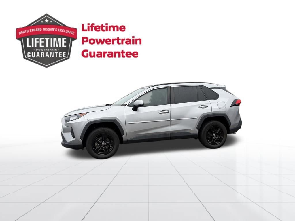 Used 2022 Toyota RAV4 LE image 2