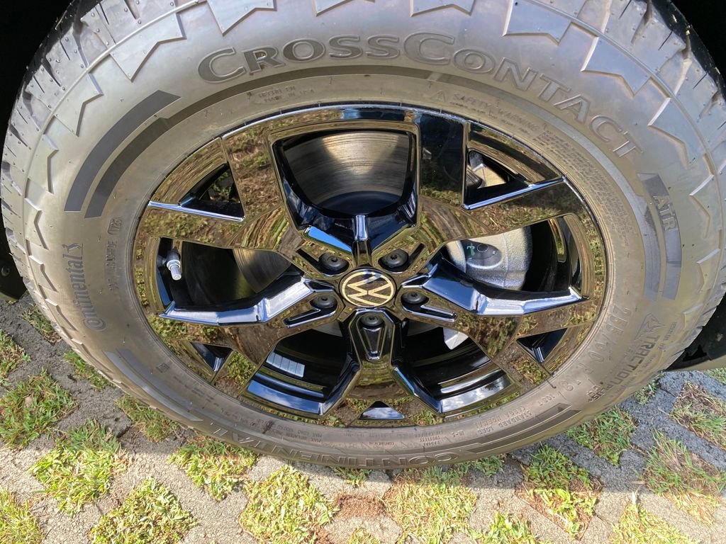 New 2025 Volkswagen Atlas Peak Edition SE image 27