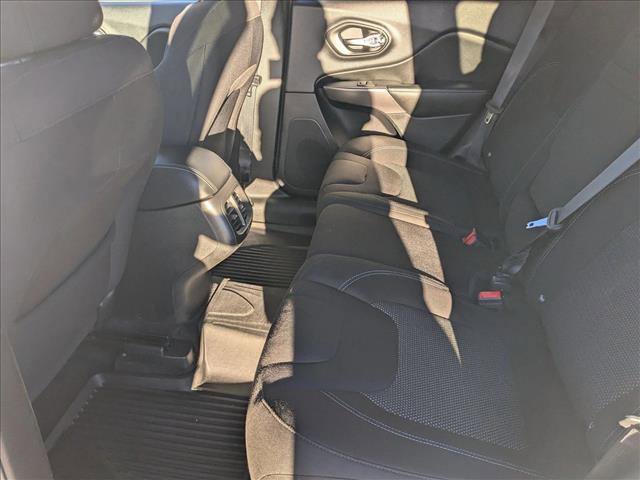 Used 2019 Jeep Cherokee Latitude w/ Cold Weather Group image 17