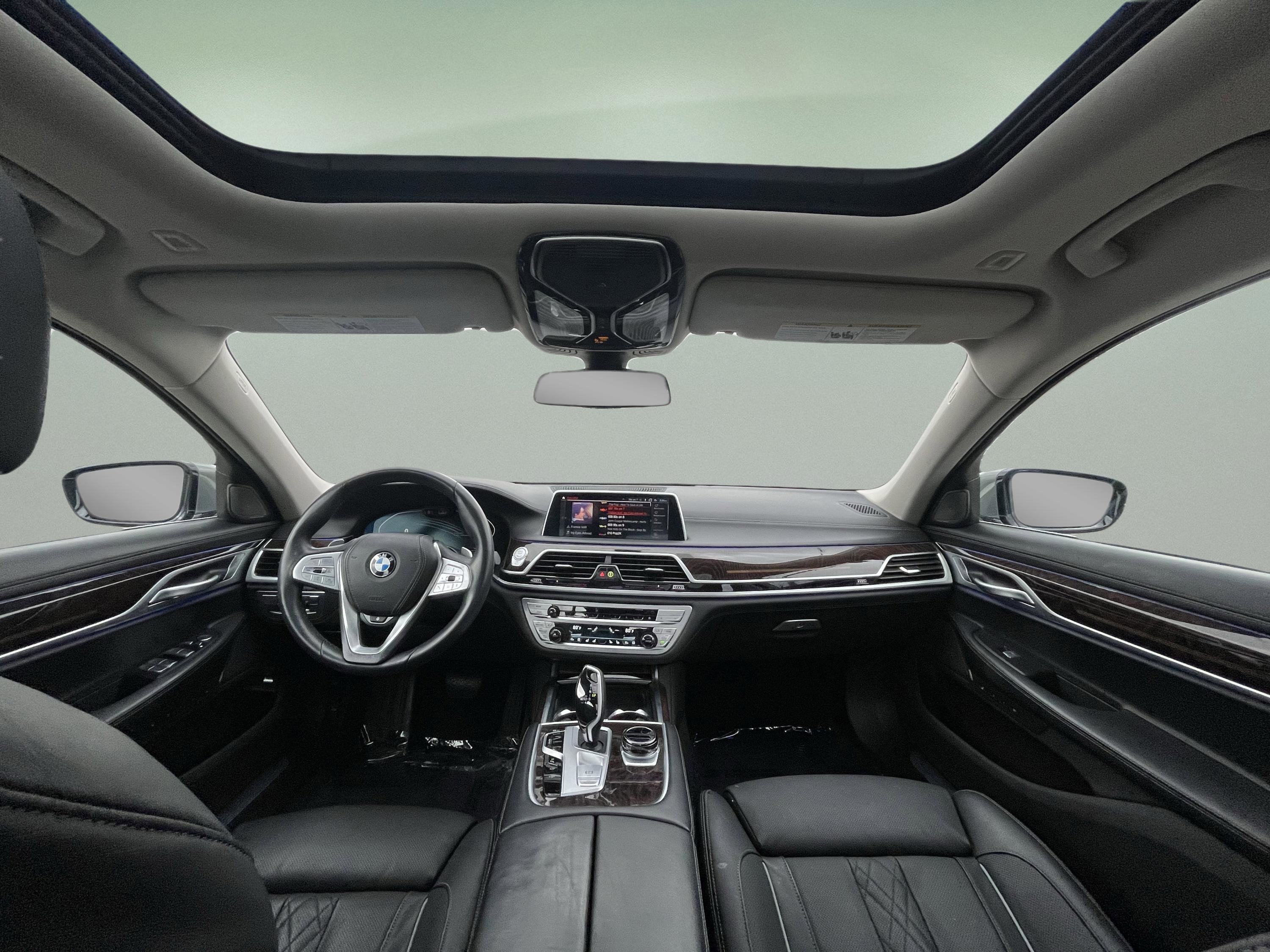 Used 2022 BMW 750i xDrive w/ Executive Package image 34