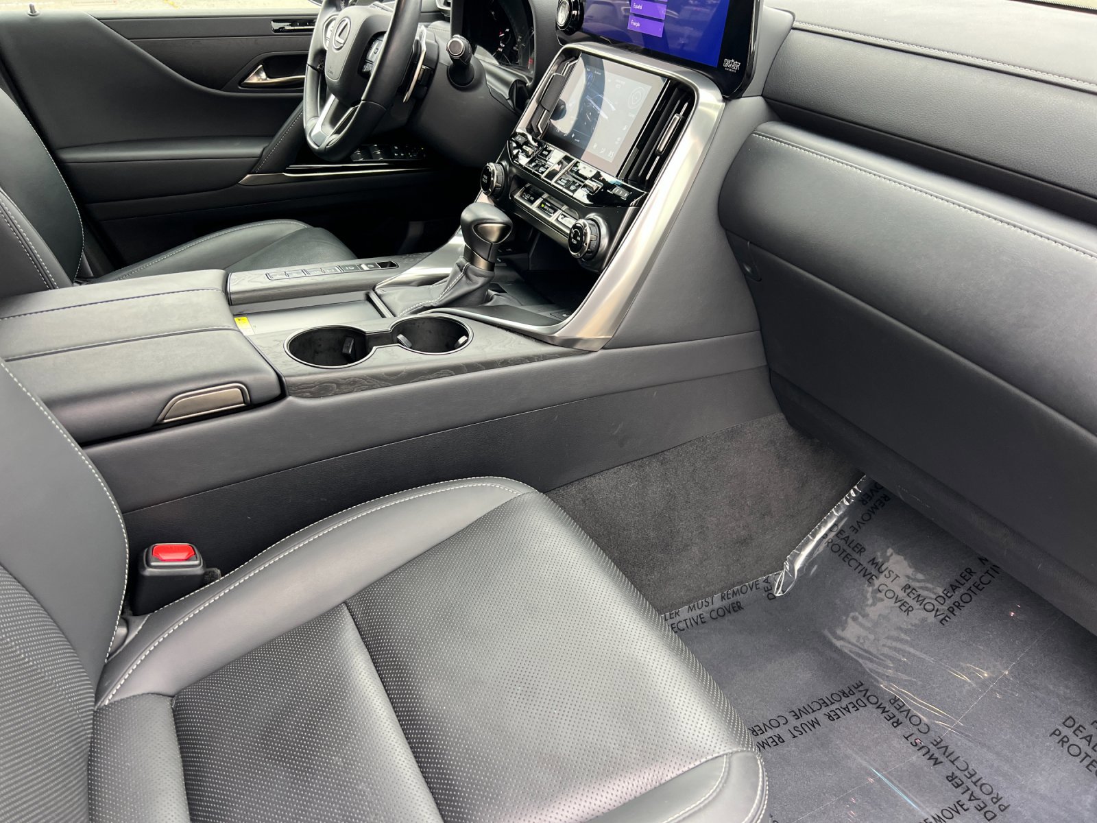 Used 2024 Lexus LX 600 4WD w/ Luxury Package image 16