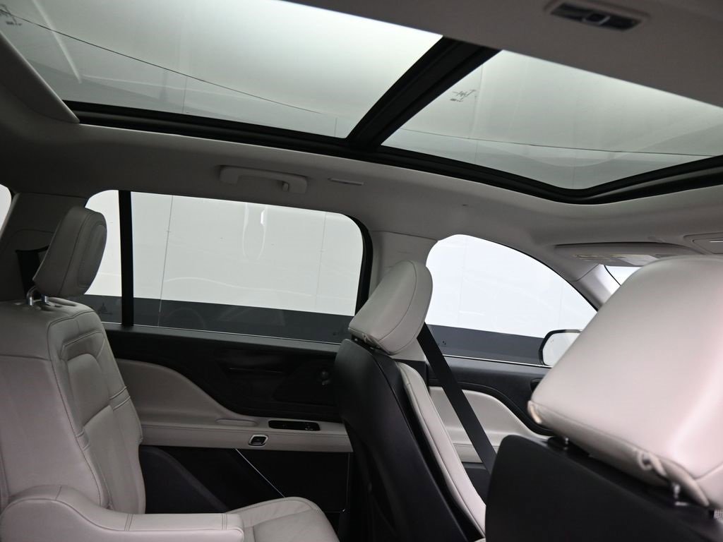 Used 2025 Lincoln Aviator Reserve w/ Illumination Package image 9