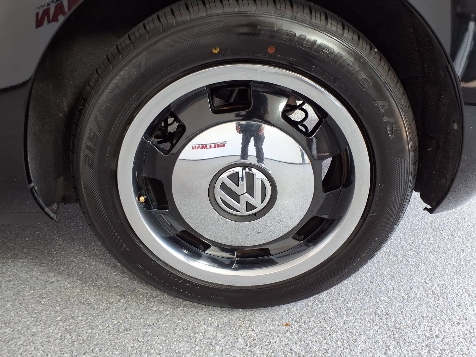 Used 2012 Volkswagen Beetle 2.5 FWD image 5
