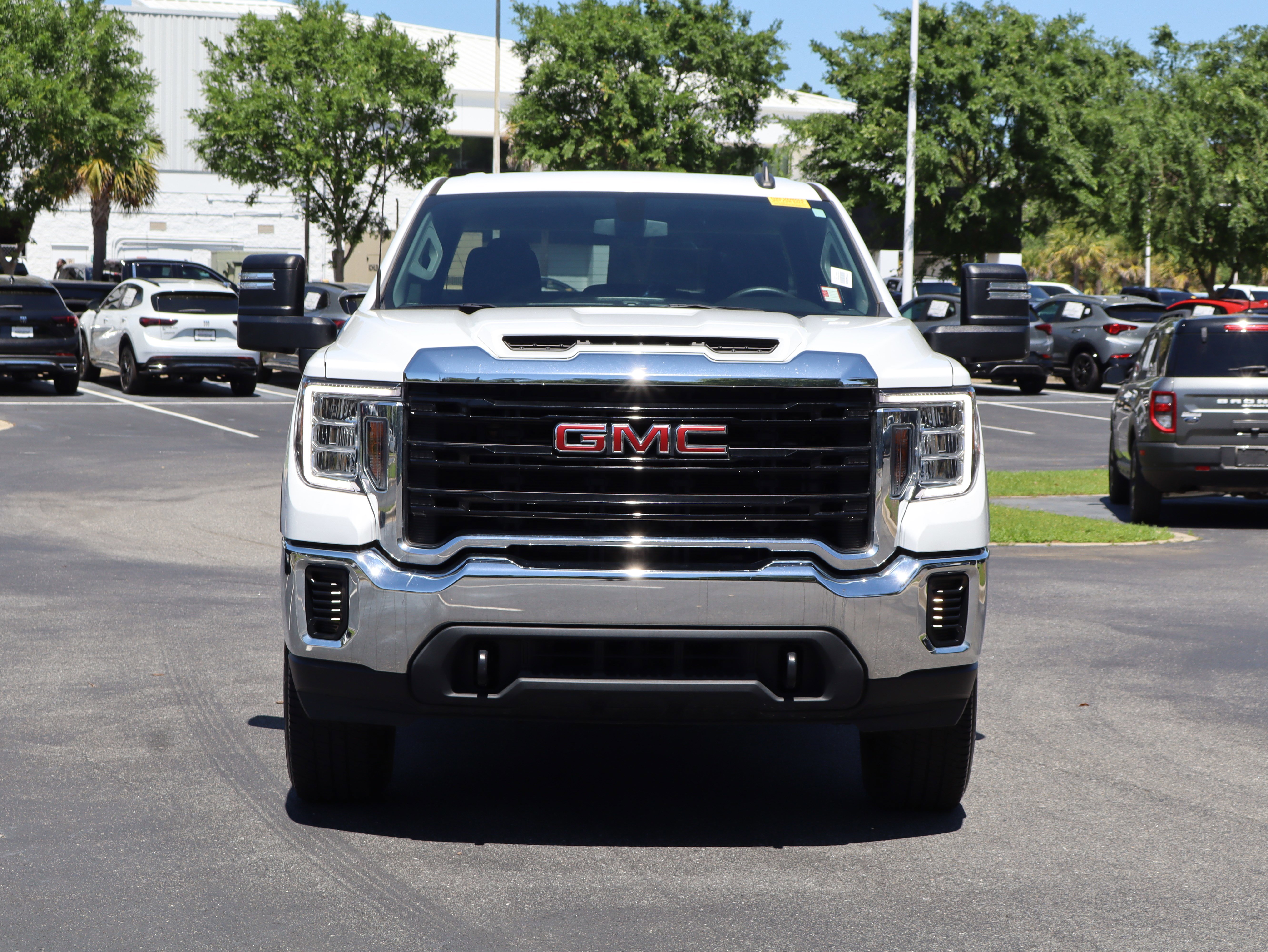 Used 2023 GMC Sierra 3500 Pro w/ Convenience Package image 3
