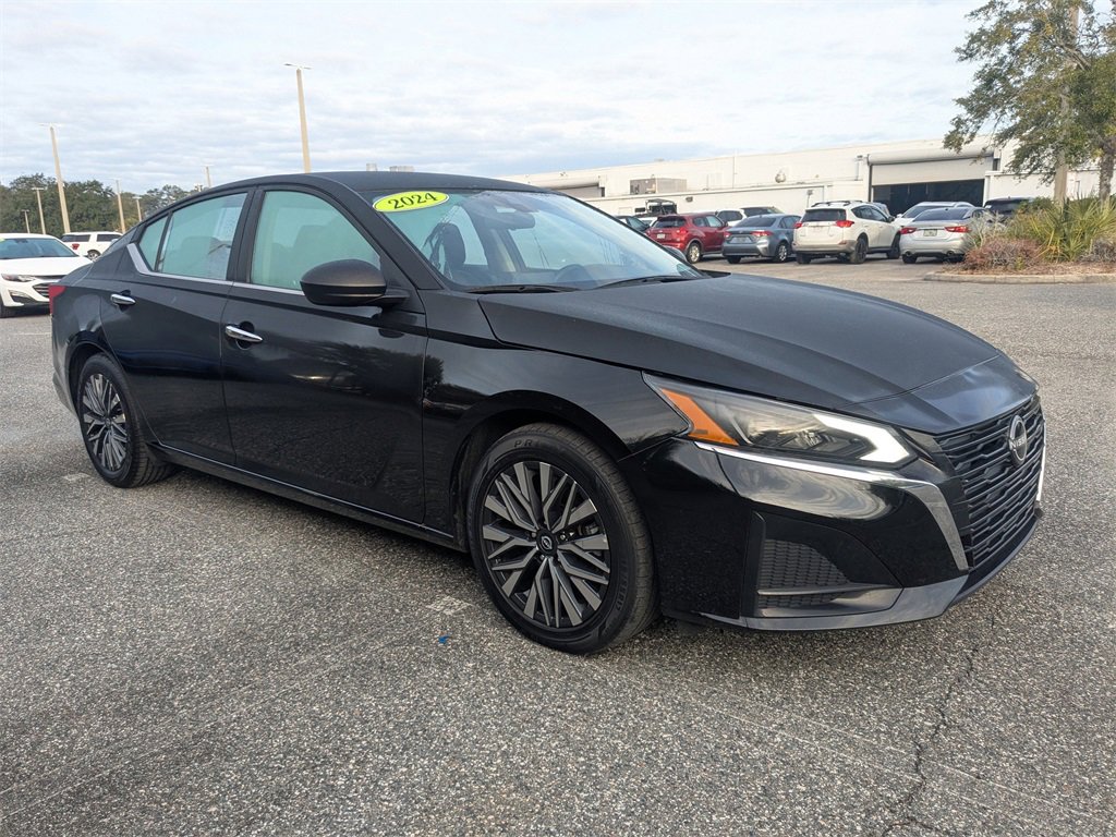 Used 2024 Nissan Altima 2.5 SV image 2
