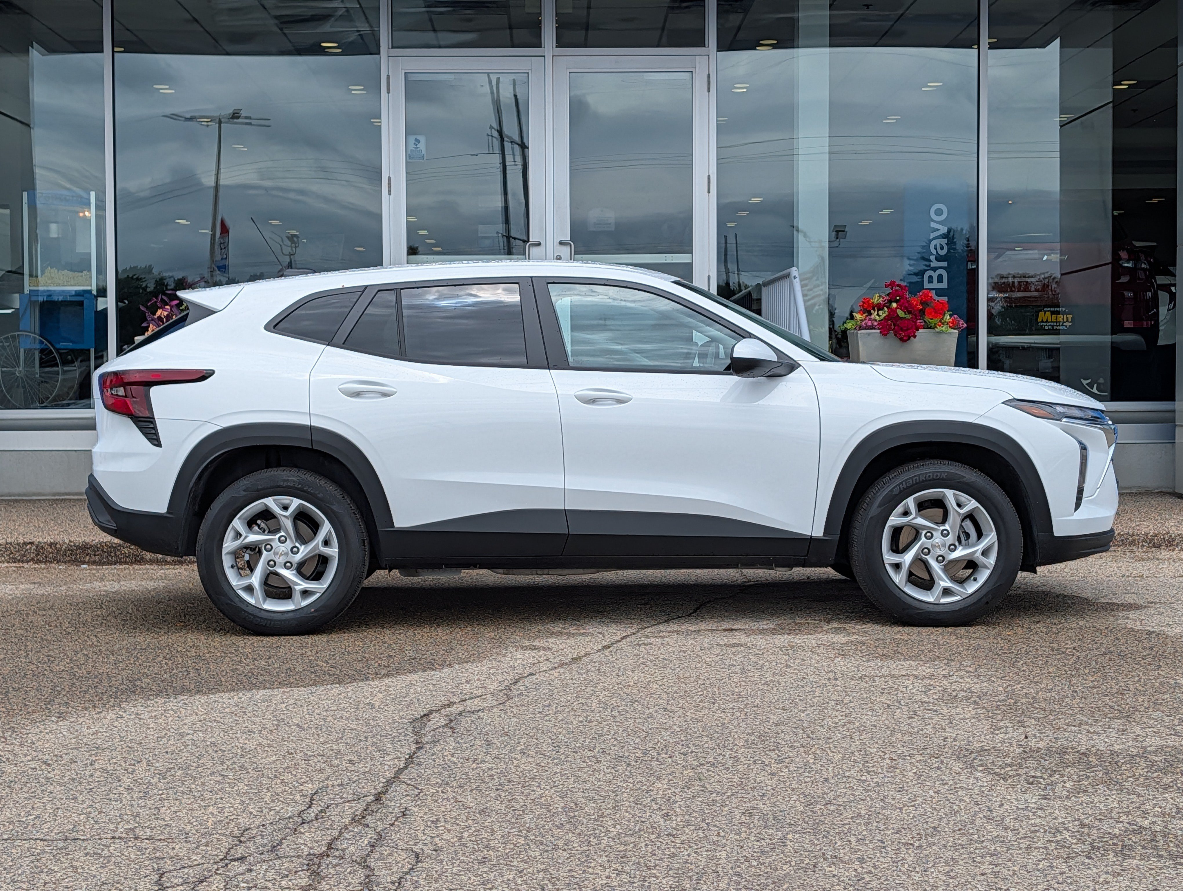 Used 2026 Chevrolet Trax LS w/ LS Convenience Package FWD image 2