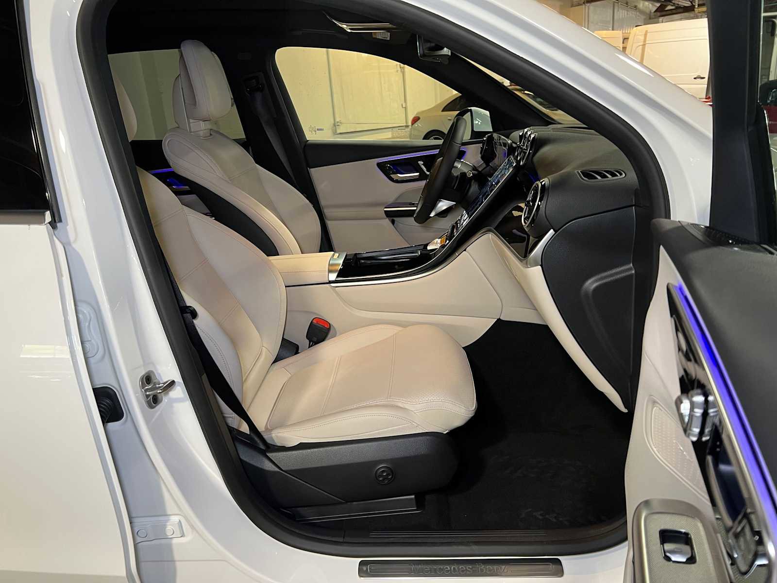 New 2025 Mercedes-Benz GLC 300 4MATIC image 11