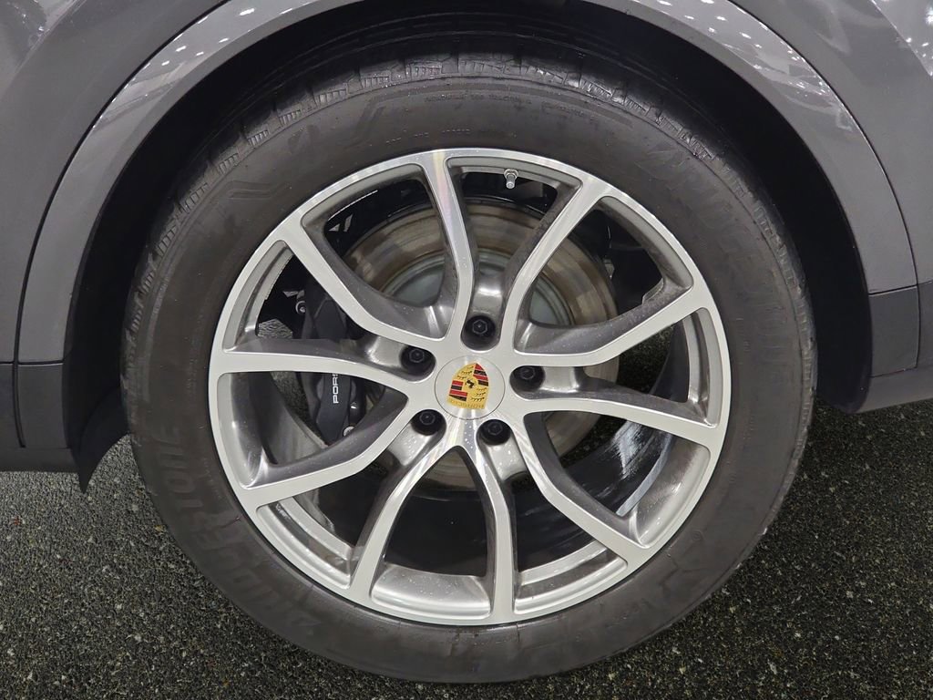 Used 2024 Porsche Cayenne image 28