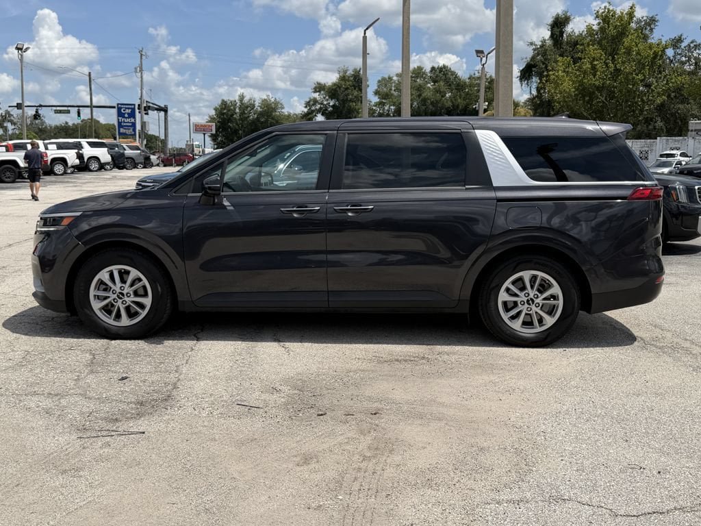 Certified 2024 Kia Carnival LX FWD image 7
