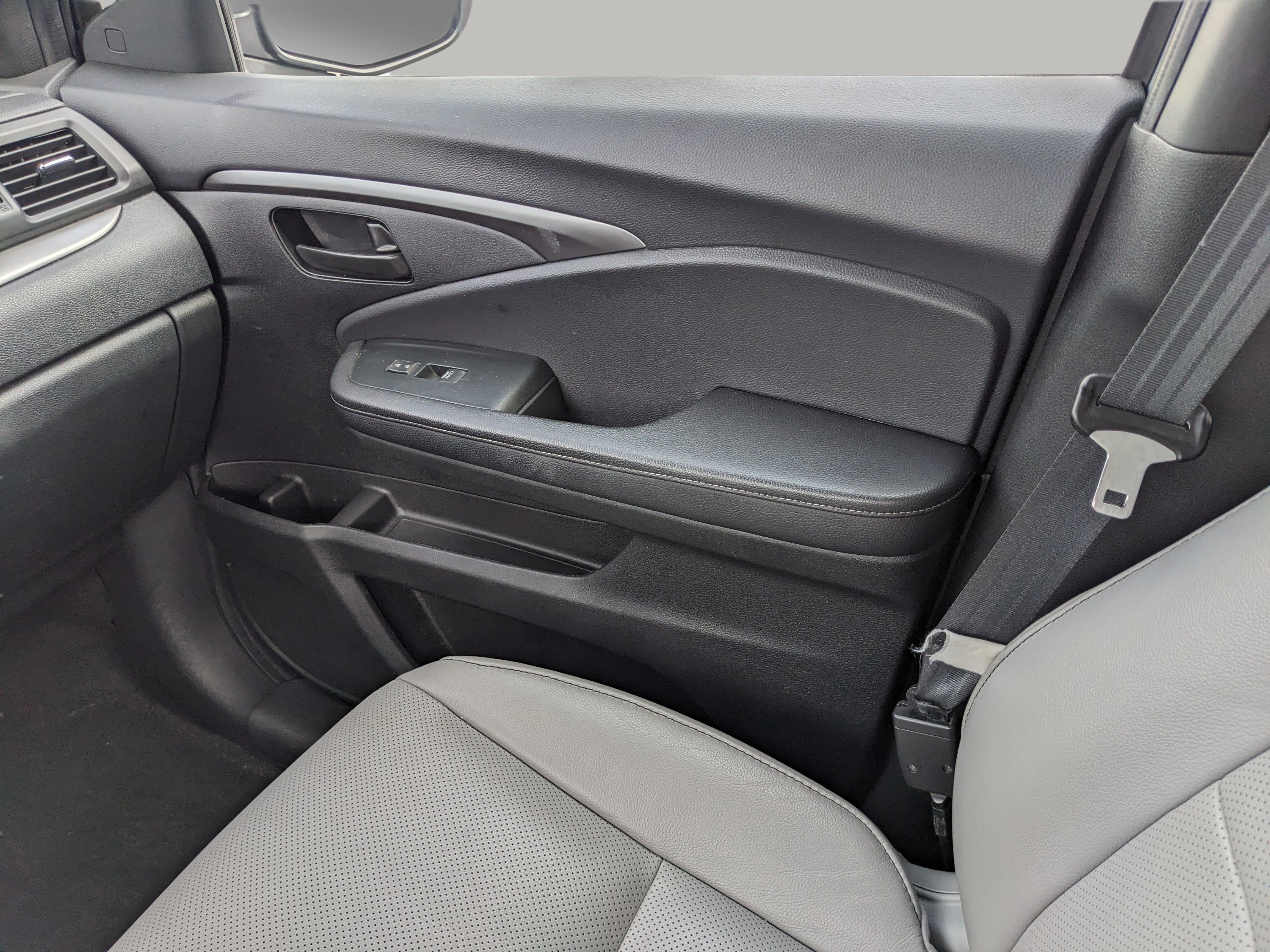 Used 2023 Honda Passport EX-L image 16