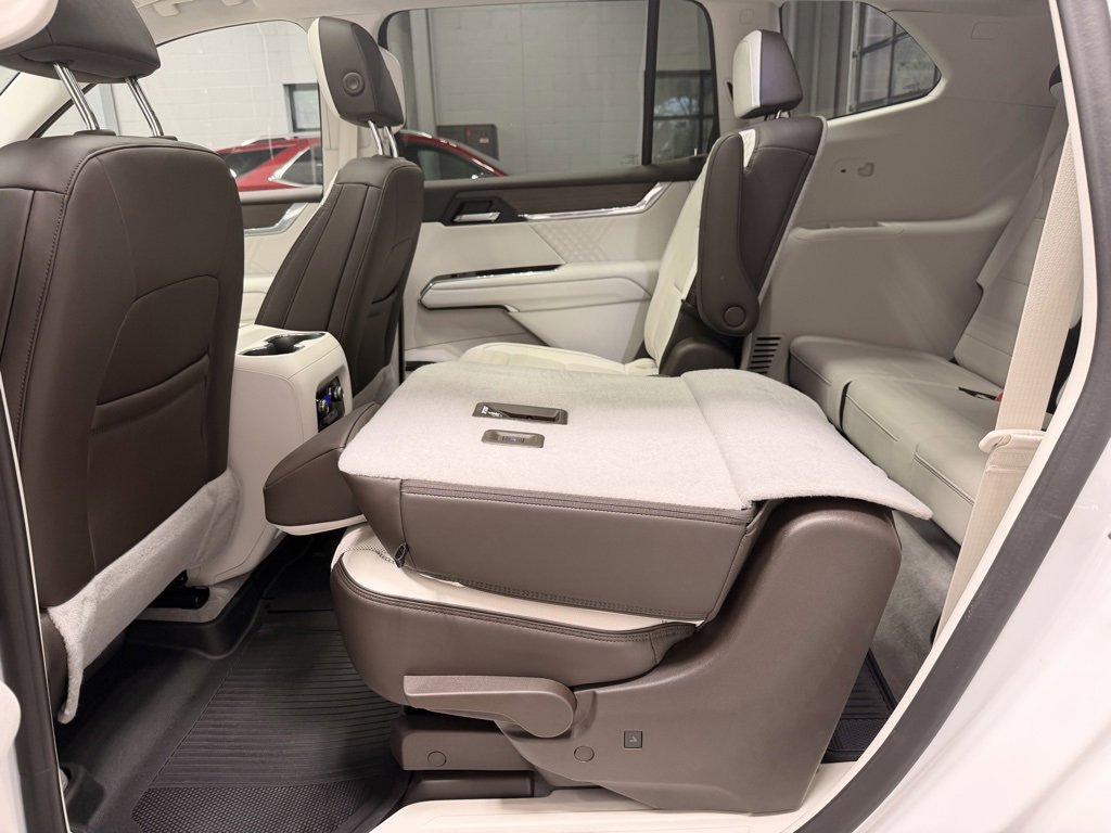 Used 2024 GMC Acadia Denali image 17