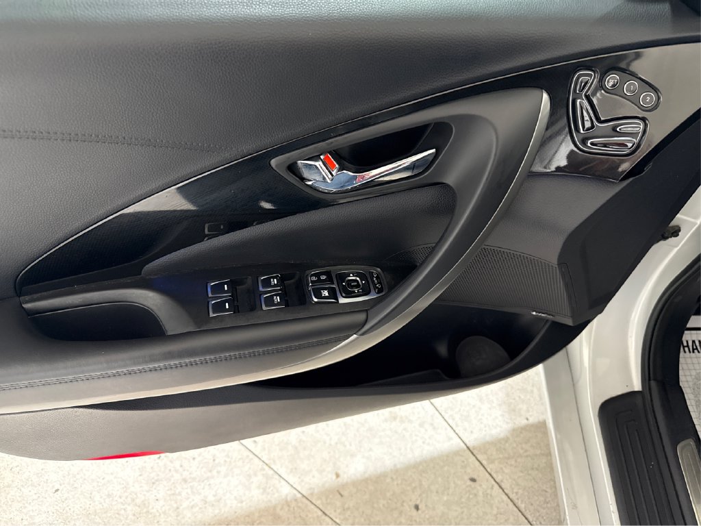 Used 2017 Hyundai Azera Limited FWD image 32