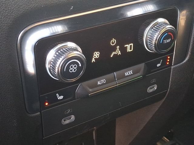 Used 2024 GMC Yukon XL AT4 w/ Technology Package AWD/4WD image 15