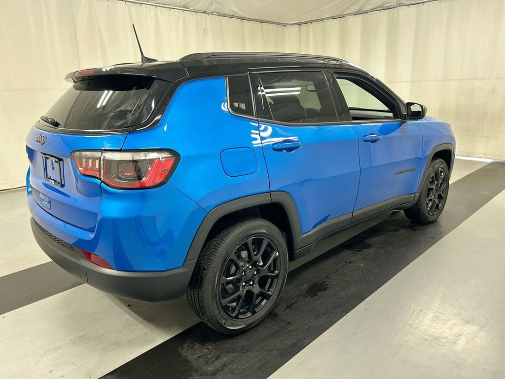 Used 2024 Jeep Compass Latitude w/ Convenience Group image 2