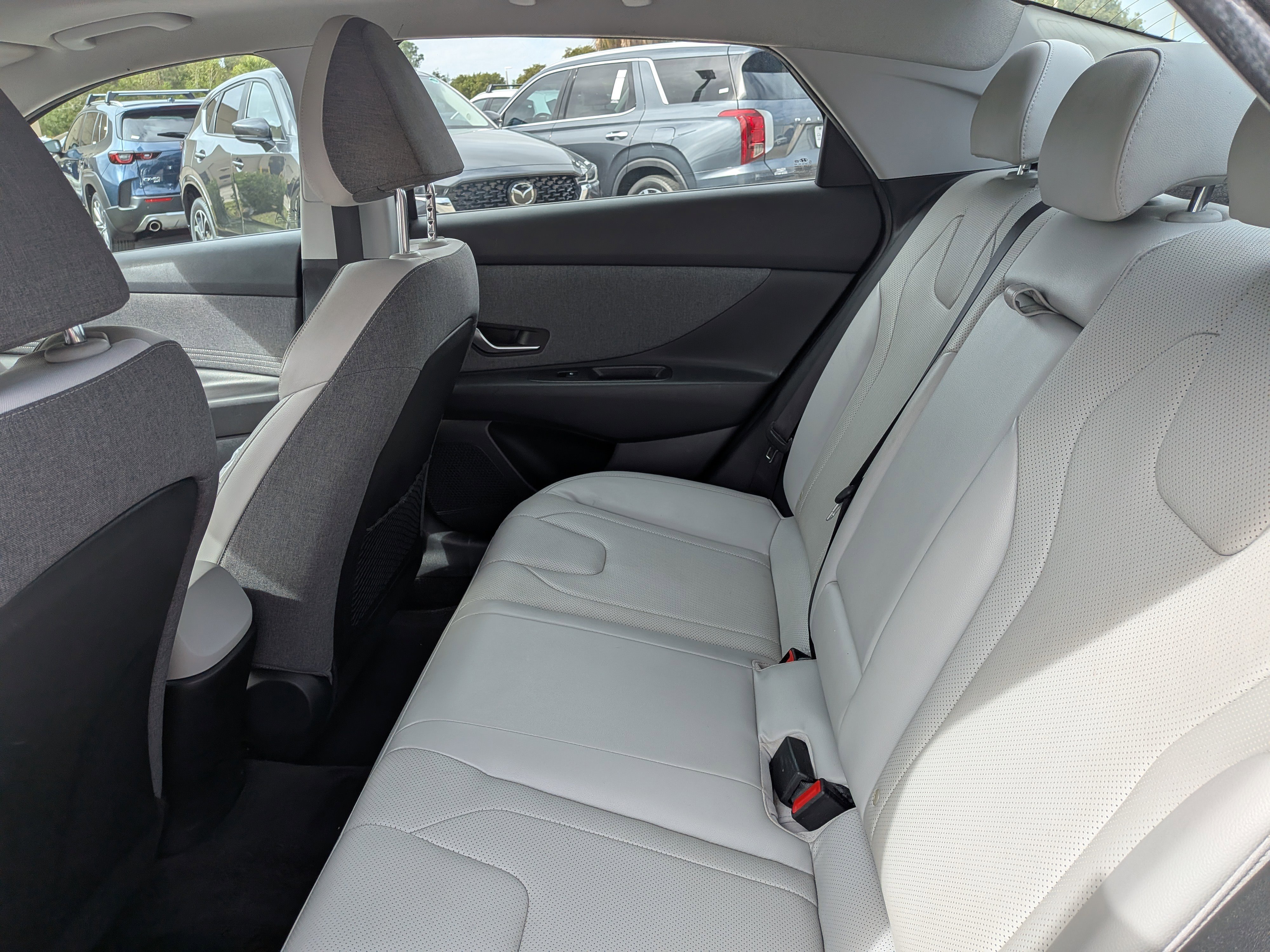 Used 2022 Hyundai Elantra Limited w/ Preferred Accessory Package image 14