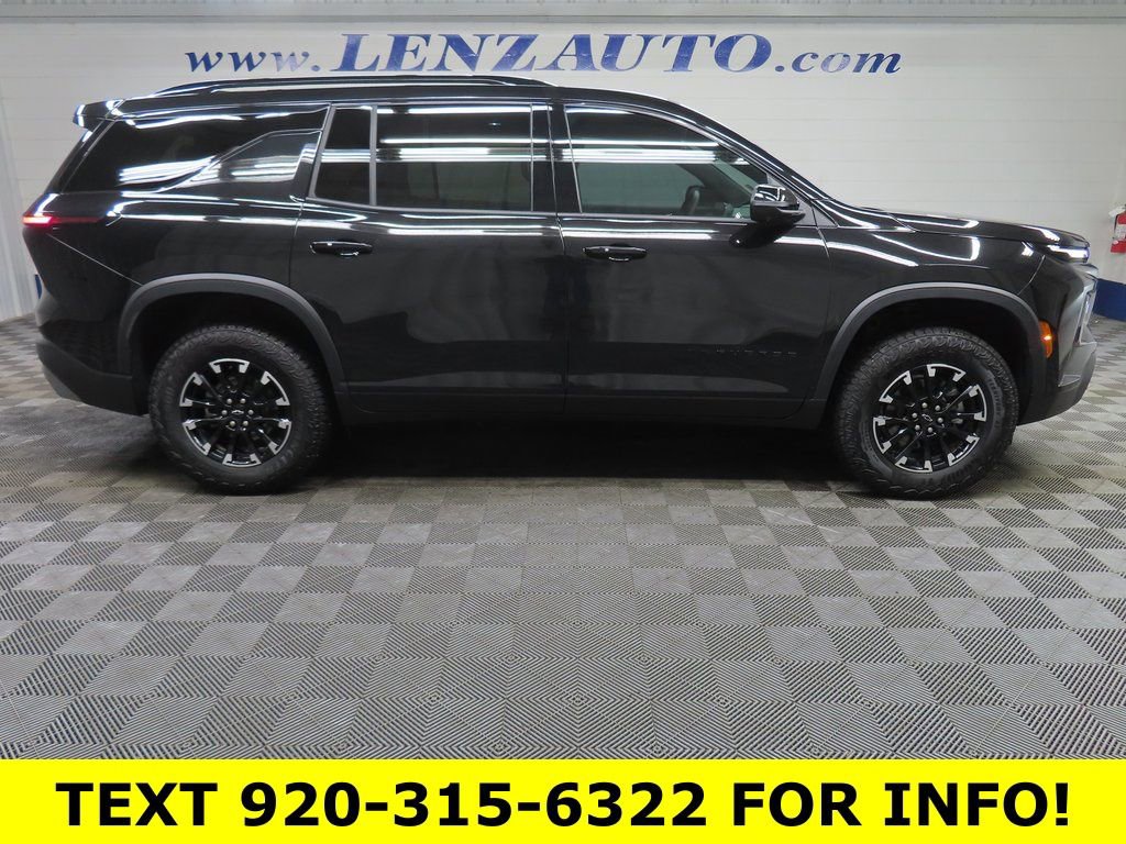 Used 2025 Chevrolet Traverse Z71 image 2