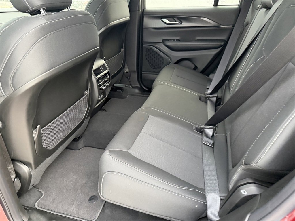 New 2025 Jeep Grand Cherokee L Laredo image 9