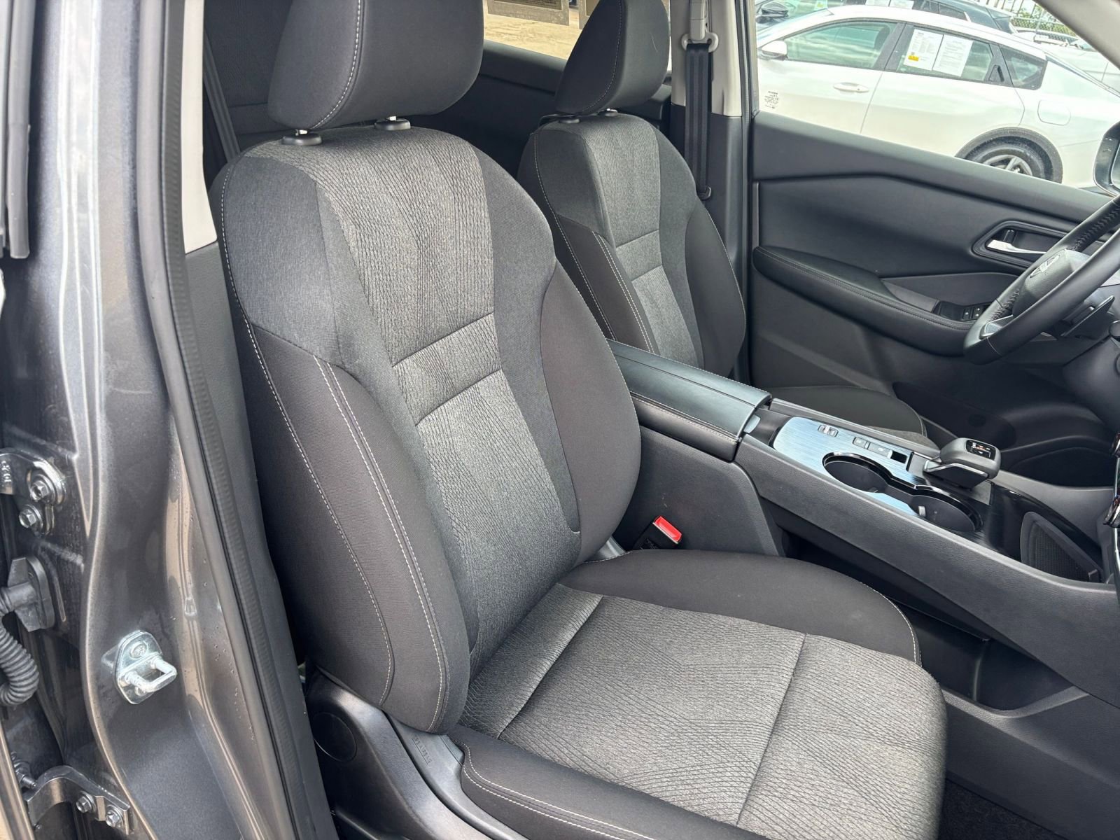 Used 2025 Nissan Rogue SV FWD image 38