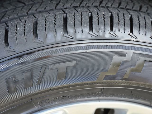 Used 2023 Chevrolet Suburban Premier image 11