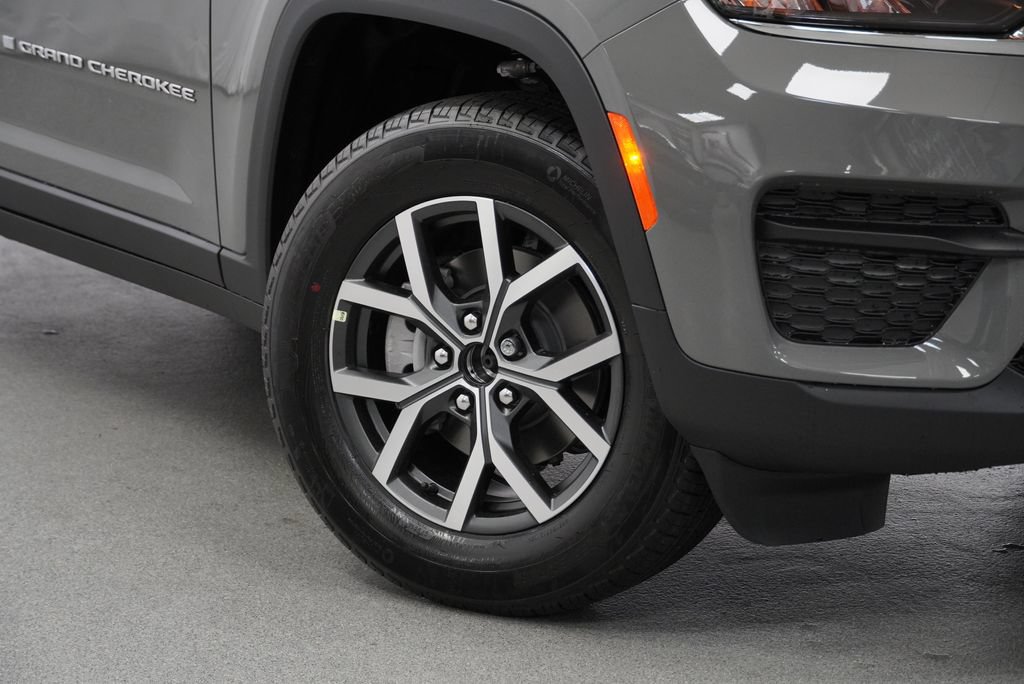 New 2027 Jeep Grand Cherokee Laredo AWD/4WD image 4
