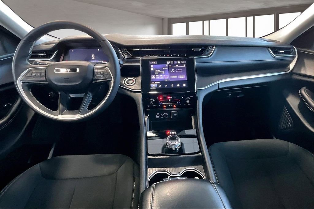 Used 2023 Jeep Grand Cherokee Laredo w/ Luxury Tech Group I image 17