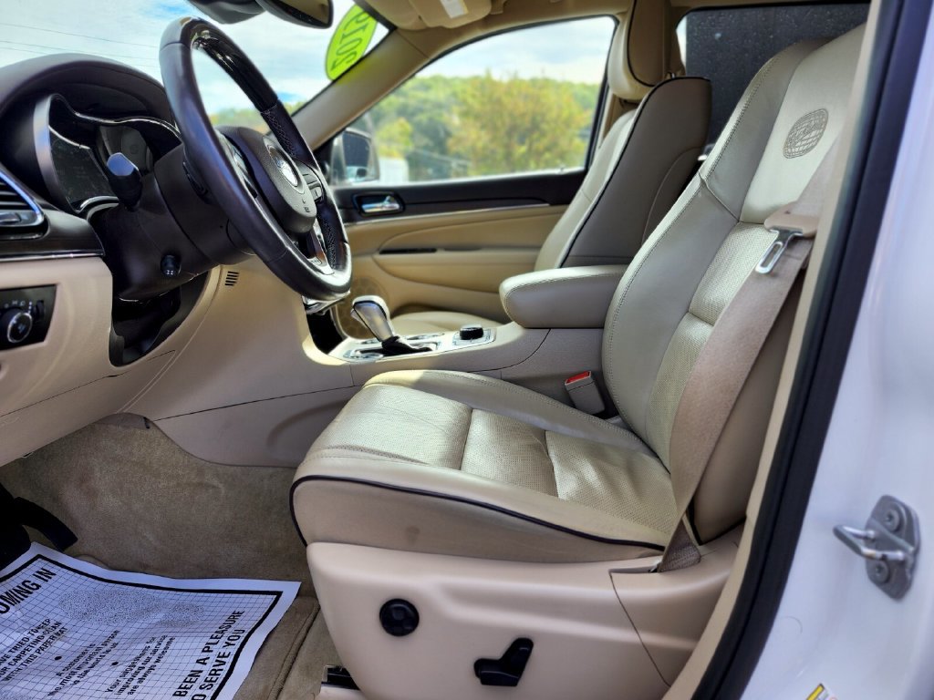 Used 2019 Jeep Grand Cherokee Overland AWD/4WD image 18