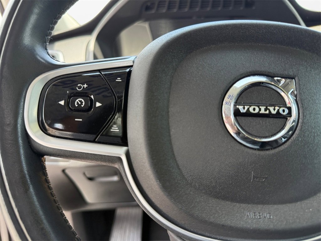Used 2022 Volvo XC90 T6 Momentum w/ Climate Package image 25