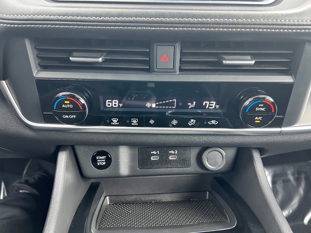 Used 2024 Nissan Rogue SV image 26