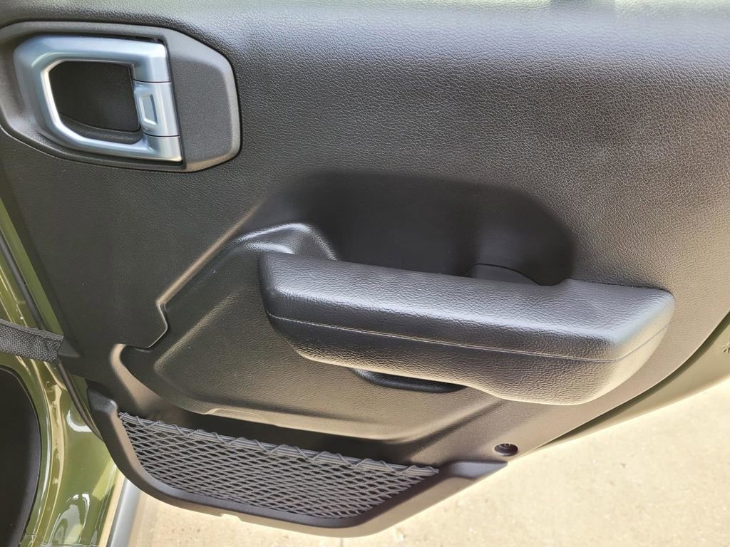 Used 2024 Jeep Wrangler Willys image 12