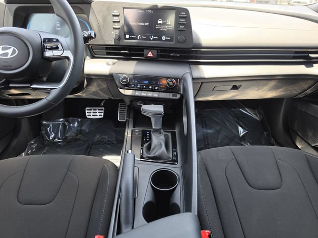 Used 2025 Hyundai Elantra Sport FWD image 16