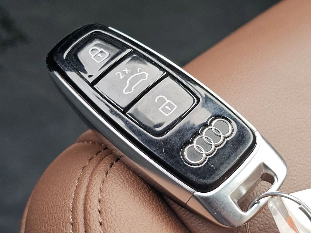 Used 2022 Audi e-tron Premium image 36