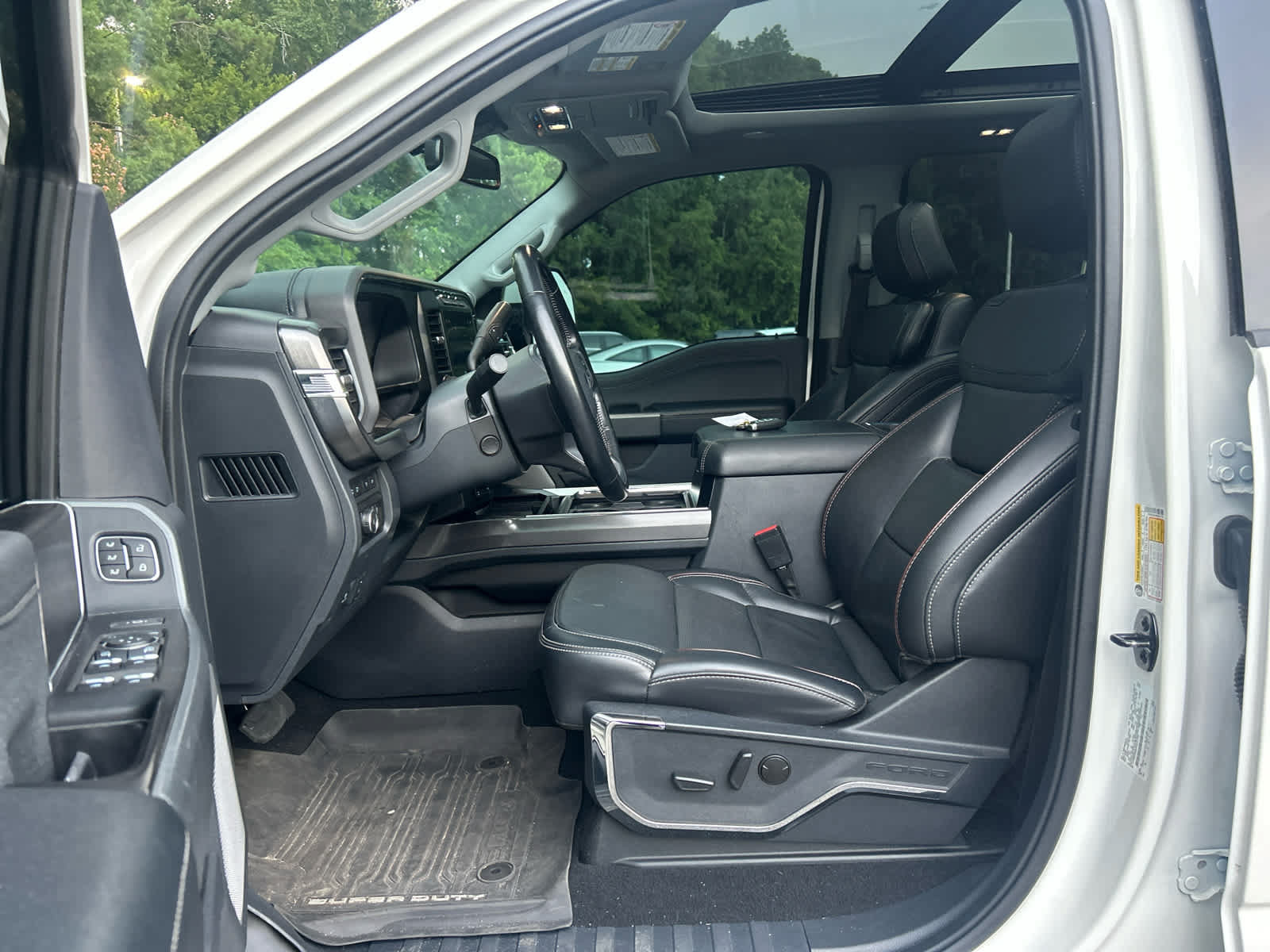 Used 2023 Ford F350 Lariat w/ Lariat Ultimate Package AWD/4WD image 7