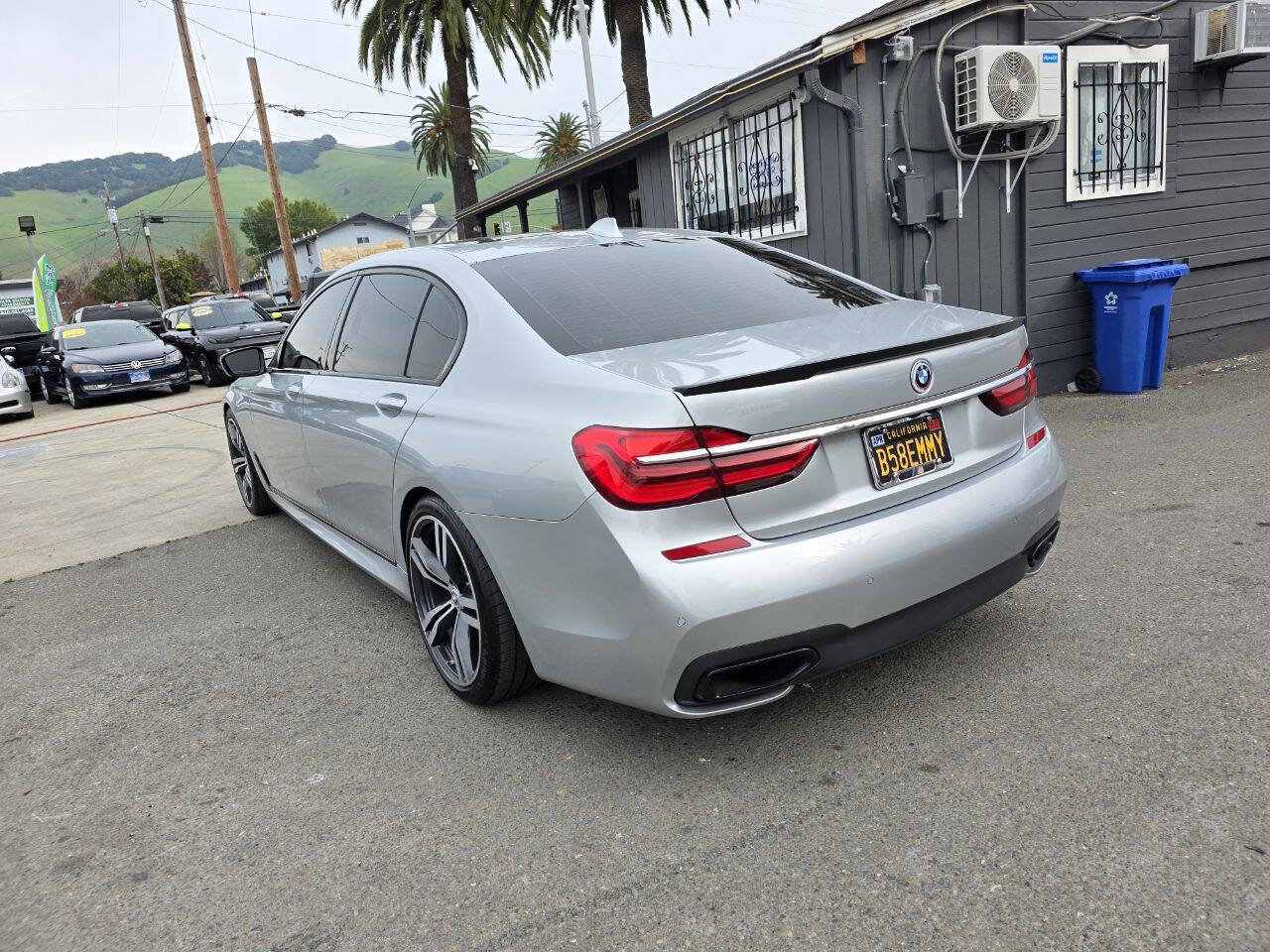 Used 2016 BMW 740i image 7